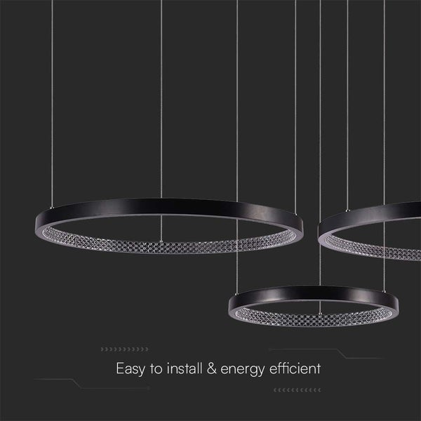 Mehrere schwarze LED-Hängeleuchten in Ringform