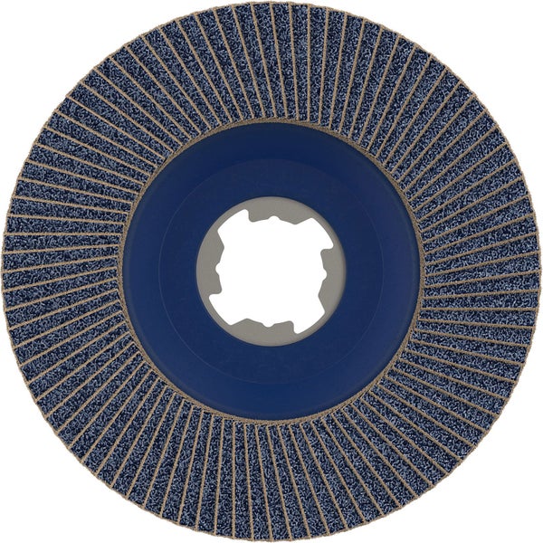 Steckschlüssel-Satz auf einer Metallschiene