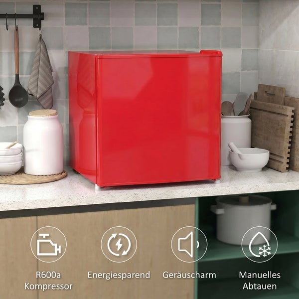 Roter Minikühlschrank in einer hellen Küche. Merkmale: R600a Kompressor, energiesparend, geräuscharm und manuelles Abtauen.