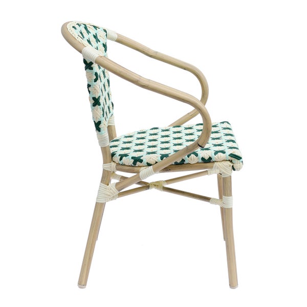 Bistrostuhl mit geflochtener Sitzfläche und Rückenlehne im Karomuster, geschwungenen Armlehnen und Gestell in Holzoptik.