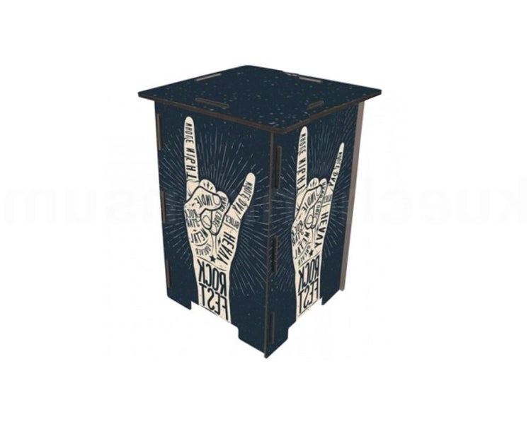 Quadratischer Beistelltisch aus Holz mit aufgedrucktem Rockhand Motiv und Schriftzügen