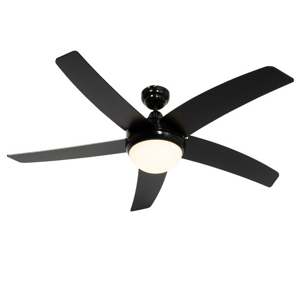 Deckenventilator mit Beleuchtung und fünf Flügeln für eine effiziente Raumluftzirkulation.