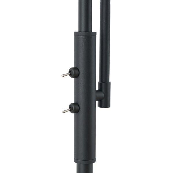 Detailaufnahme eines schwarzen Stehlampengestells mit zwei Kippschaltern aus Metall.