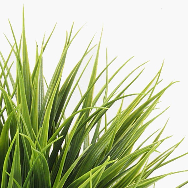 Künstliche grüne Graspflanze mit langen, schmalen Blättern