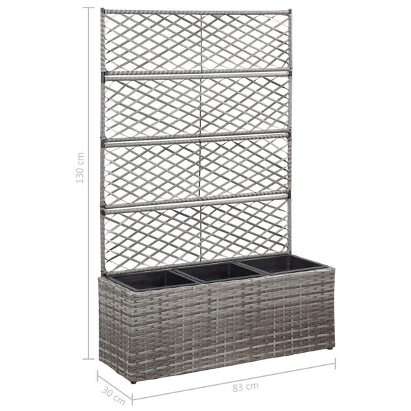 Grauer Pflanzkasten aus Poly-Rattan mit integriertem Rankgitter und drei schwarzen Einsätzen, Maße 130 mal 83 mal 30 Zentimeter.