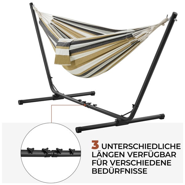 Hängematte mit schwarzem Metallgestell und gestreiftem Stoffbezug