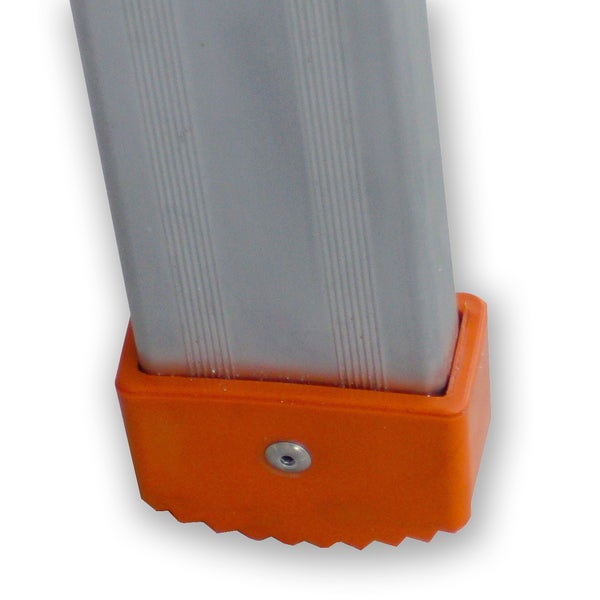 Detailansicht eines Leiterfußes aus Kunststoff mit geriffelter Unterseite