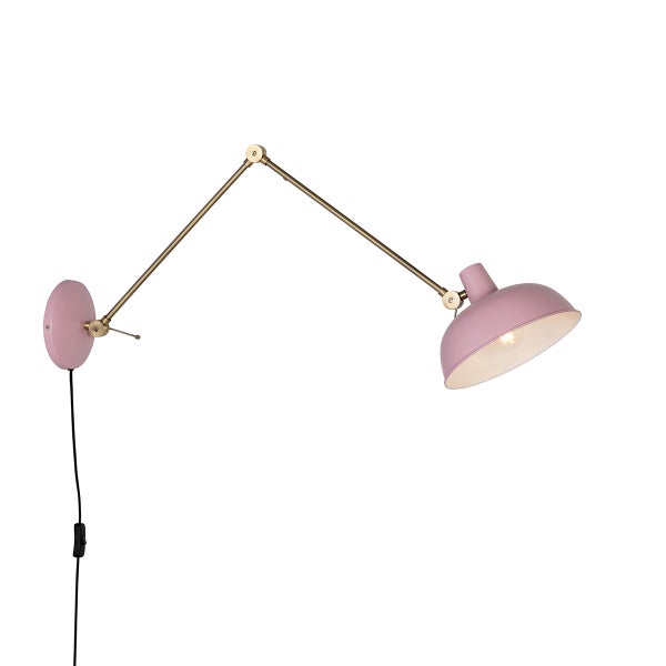 Wandlampe mit Gelenkarm aus Metall mit pinkfarbenem Lampenschirm und goldfarbenem Gestell.