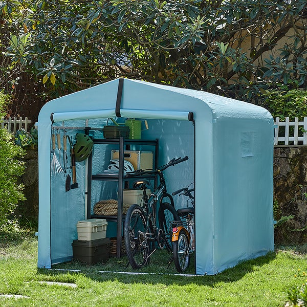 Geräumiger Gartenschrank mit Fahrrädern, Regalen und Gartengeräten zur Aufbewahrung im Freien
