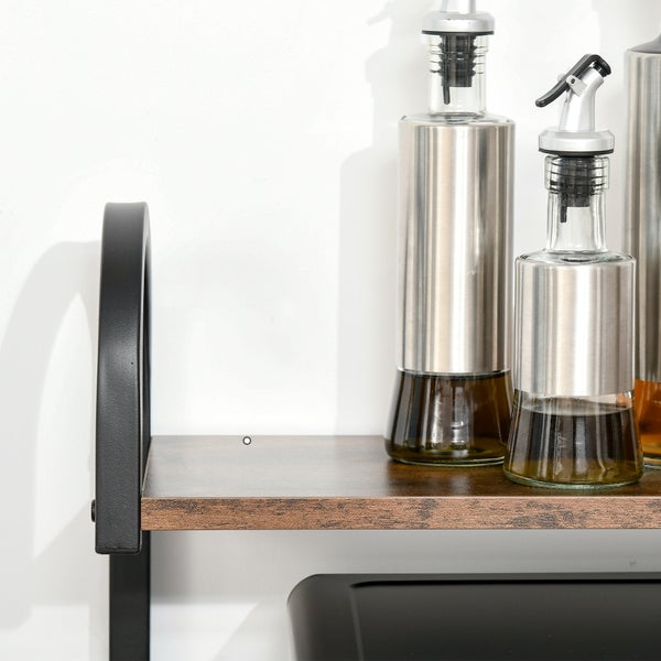 Essig und Öl Spender aus Glas und Edelstahl auf einem Wandregal mit Holzoptik und schwarzem Metallrahmen