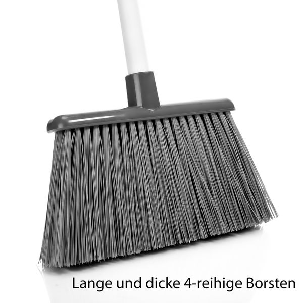 Kehrbesen mit langem Griff und vierreihigen Borsten
