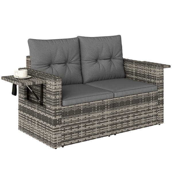 Zweisitzer-Gartensofa aus Polyrattan mit grauen Polstern und ausklappbaren Seitentischen.