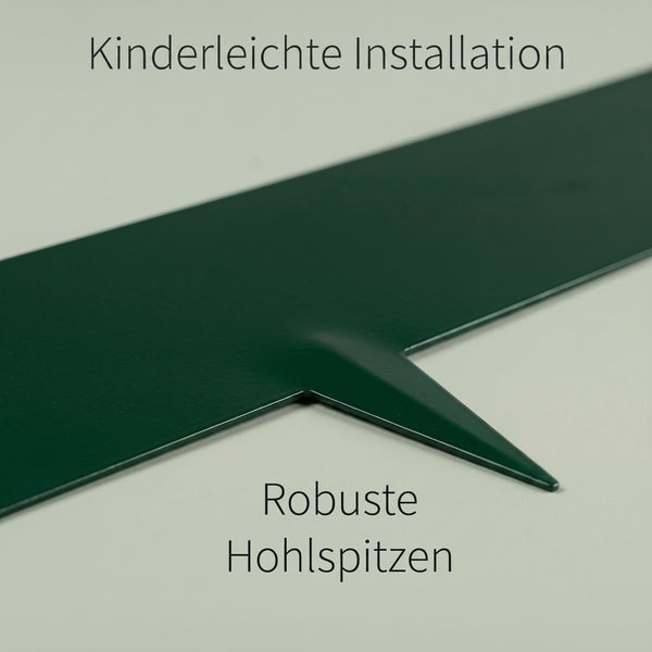 Rasenkante aus Metall mit robuster Hohlspitze zur einfachen Gartenbegrenzung.