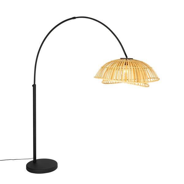 Bogenleuchte mit Lampenschirm aus Rattan und schwarzem Fuß