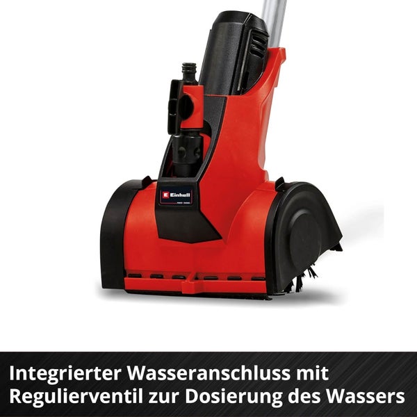 Einhell Oberflächenbürste mit integriertem Wasseranschluss und Regulierventil zur Dosierung des Wassers.