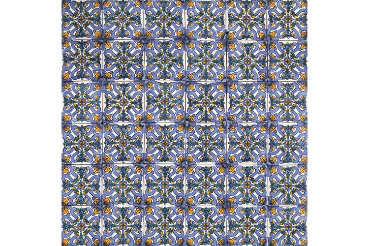 Fliesen mit floralem Muster