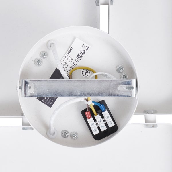 Innenansicht einer Deckenleuchte mit elektrischen Komponenten