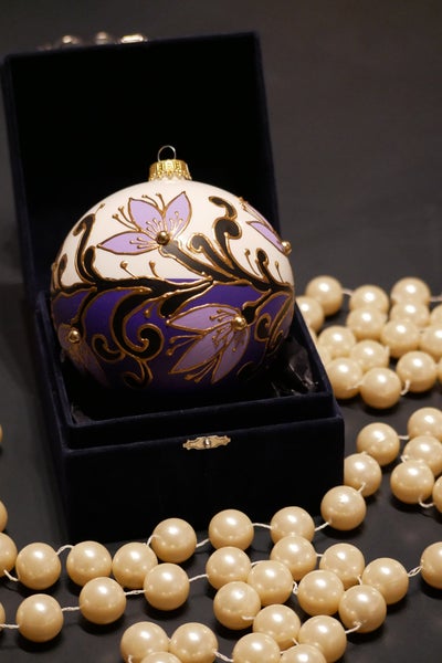 Jugendstilkugel, Weiß & Violet, 10cm, 1 Stck., Weihnachtsbaumkugeln, Christbaumschmuck, Weihnachtsbaumanhänger