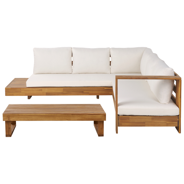 Gartengarnitur aus Holz mit Polsterauflagen und einem Couchtisch