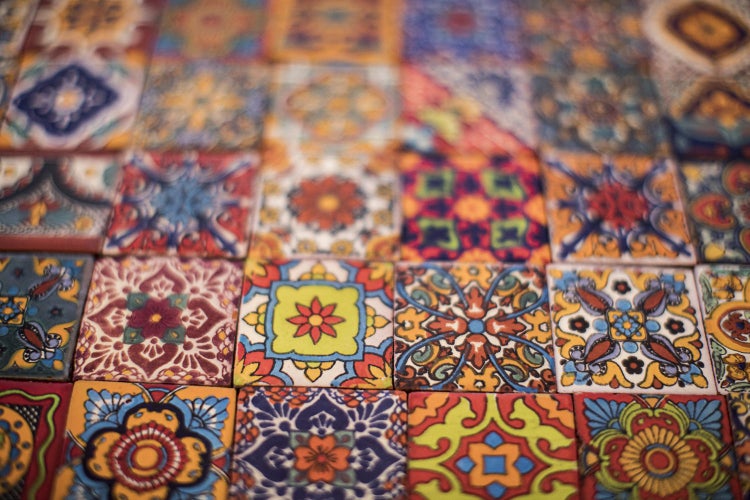 Verschiedene dekorative Fliesen mit unterschiedlichen Mustern