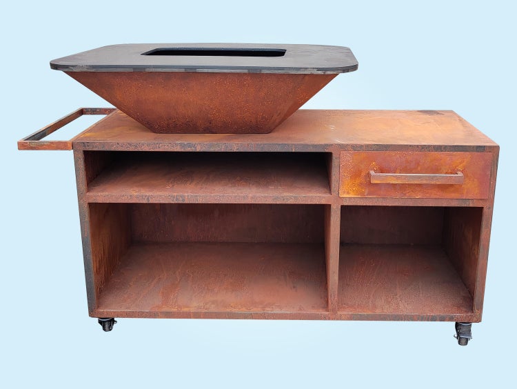 Feuerstelle mit Stauraum und Rollen