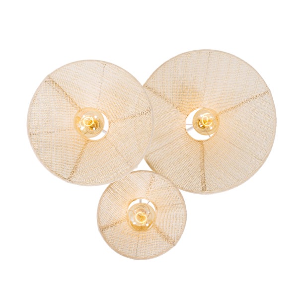 Deckenleuchte mit drei runden Lampenschirmen aus Textil