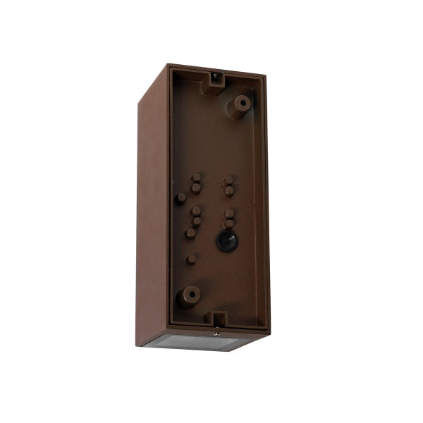 Rückansicht einer rechteckigen braunen Außenwandleuchte aus Metall mit Befestigungslöchern.