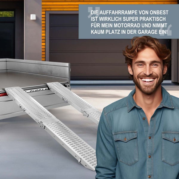 Onbest Auffahrrampen aus Aluminium an einem Anhänger vor einer Garage mit einem Mann im Vordergrund.