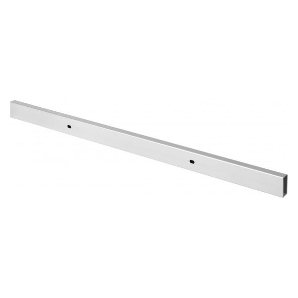 Lange Metallleiste mit Befestigungslöchern