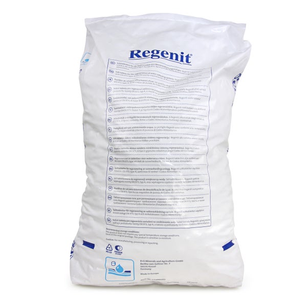 Sack mit Regenit-Salztabletten zur Wasserenthärtung