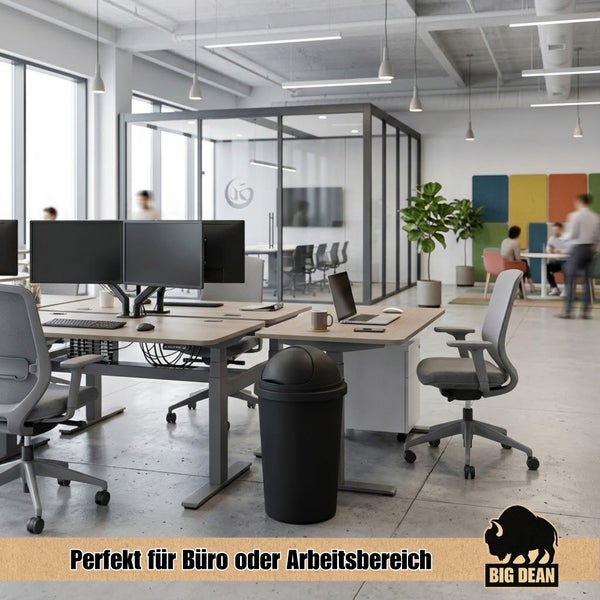 Moderner Büroarbeitsplatz mit höhenverstellbarem Schreibtisch, Drehstuhl und einem schwarzen Abfalleimer mit Schwingdeckel von Big Dean.