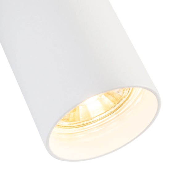 Nahaufnahme einer zylindrischen Deckenleuchte.