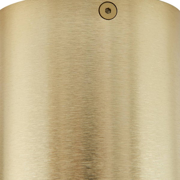 Nahaufnahme einer gebürsteten goldfarbenen Metalloberfläche mit einer Inbusschraube.