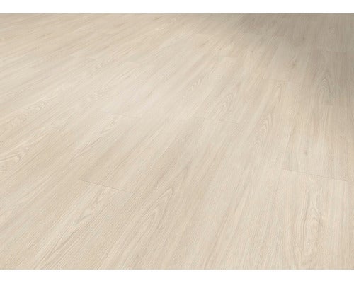 Heller Laminatboden mit Holzoptik