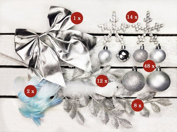 Weihnachtsbaumschmuck Set mit Schleife, Schneeflocken, Kugeln, Vögeln und Zweigen in verschiedener Stückzahl für eine festliche Dekoration.