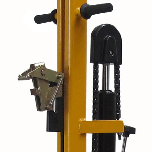 Detailaufnahme eines Kettenzugs mit Hebelmechanismus