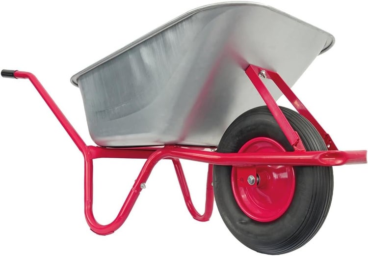 Schubkarre mit Metallwanne und Griffen.