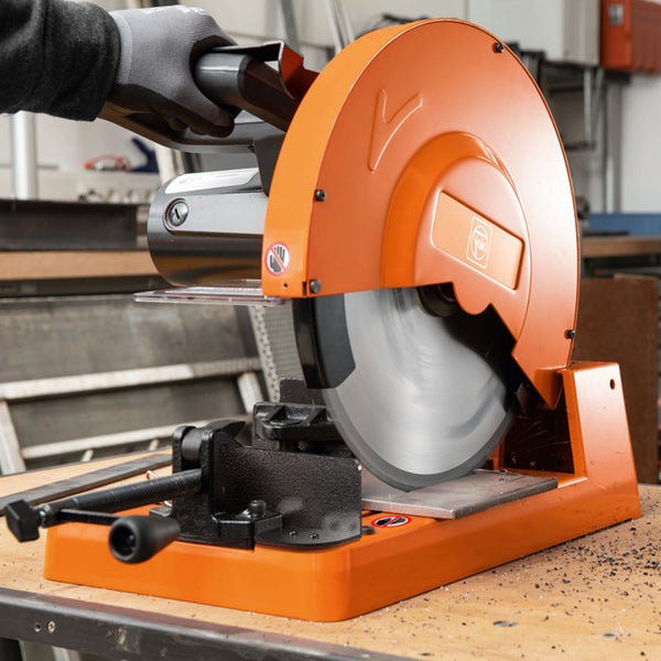 Fein Metalltrennsäge im Einsatz