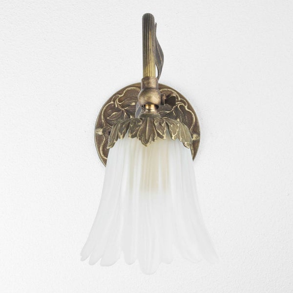 Wandleuchte mit floralem Design und Lampenschirm