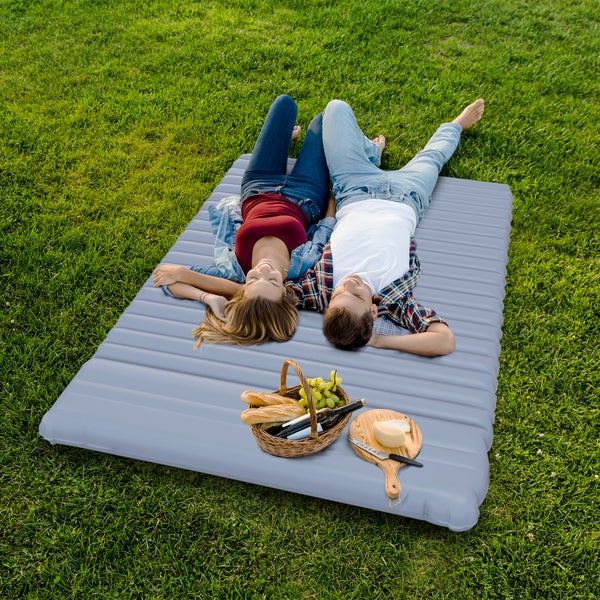 Outsunny Camping Isomatte, Luftmatratze, selbstaufblasende Schlafmatte mit Fußpresse Pumpe, Tragetasche für 2 Personen, Luftbett für Reisen, bis 150 kg belastbar, Blau