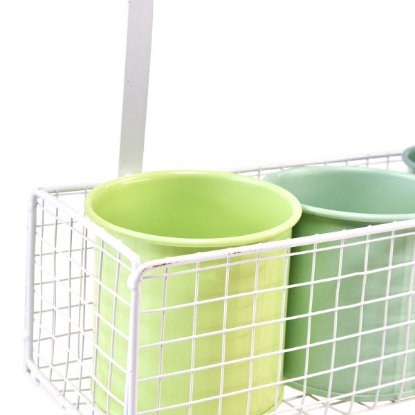 Drahtkorb mit Pflanztöpfen