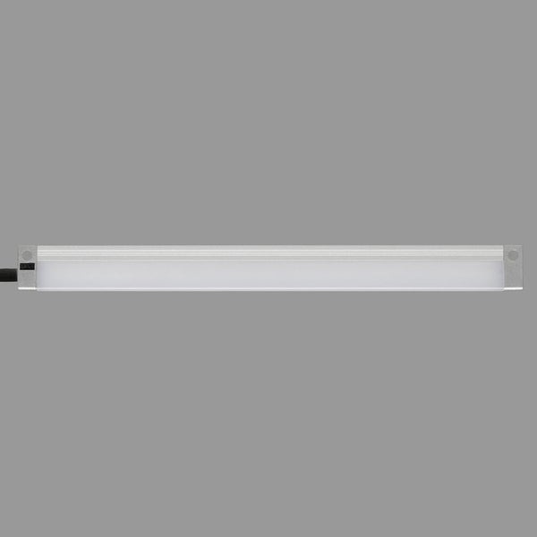LED-Unterbauleuchte aus Aluminium in Silber mit weißem Diffusor, flache Bauform für die Montage unter Schränken.