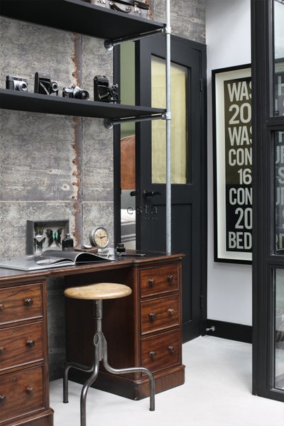 Vintage Arbeitszimmer mit Schreibtisch, Regal und Hocker