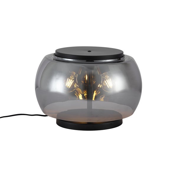 Moderne Tischleuchte mit kugelförmigem Schirm aus Glas und Metallfuß für eine stimmungsvolle Beleuchtung.