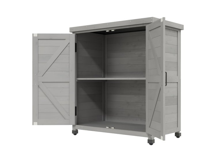 Grauer Gartenschrank aus Holz mit zwei geöffneten Türen und einem Regalboden.
