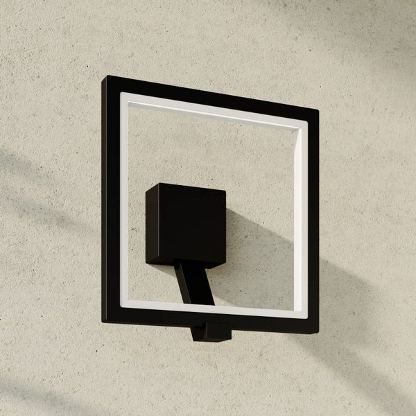 Quadratische LED-Wandleuchte in Schwarz mit integriertem Lichtrahmen.