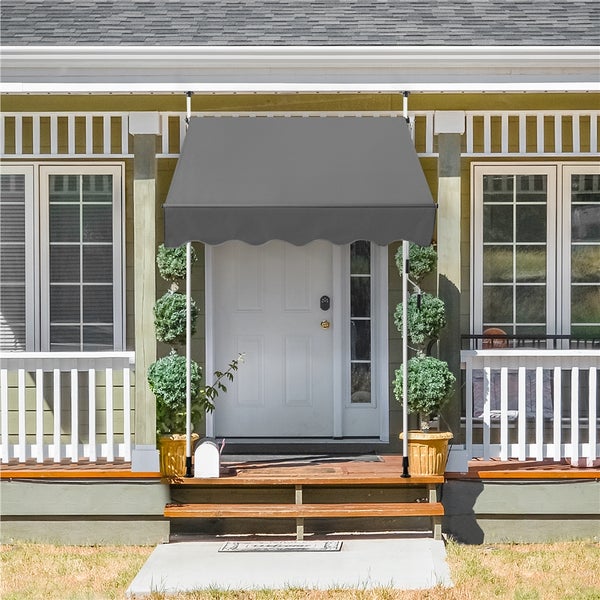 Hausfassade mit montierter Tür-Markise als Wetterschutz