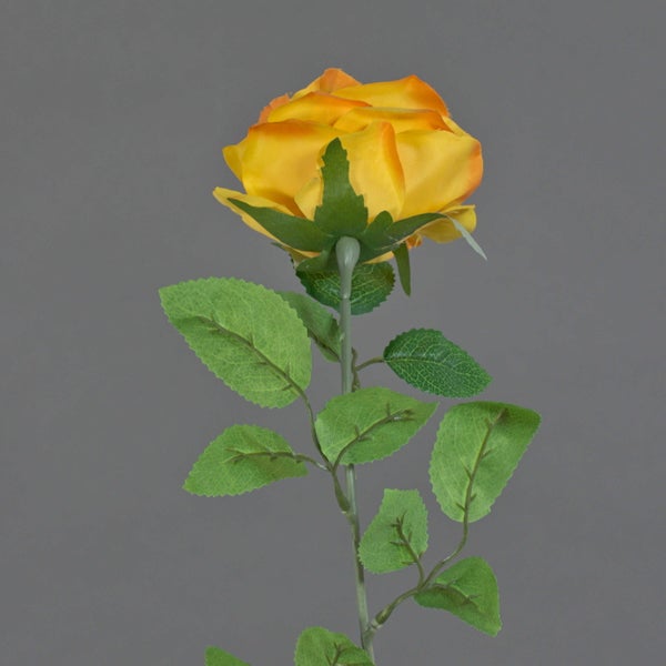Künstliche Rose in Orange mit Stiel und Blättern.