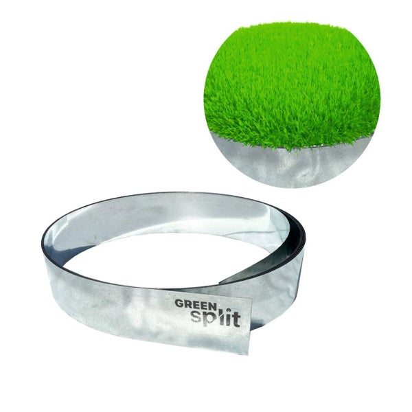 Eine aufgerollte Rasenkante aus verzinktem Stahl von Green Split zur Abtrennung von Gartenbeeten und Rasenflächen.