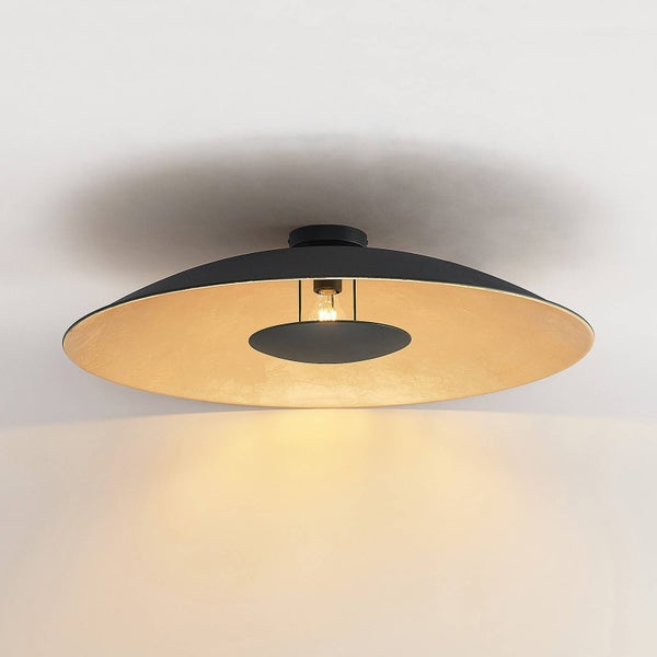 Deckenleuchte im modernen Design mit Metallsichirm